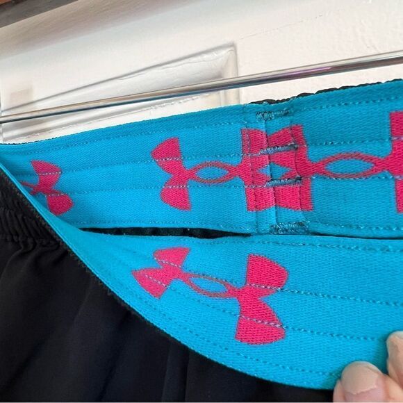 UnderArmor Black Shorts   - Picture 4 of 6